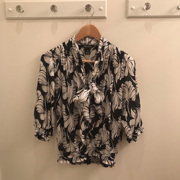 White House Black Market Tops - White House Black Market XS Blouse - Black & White